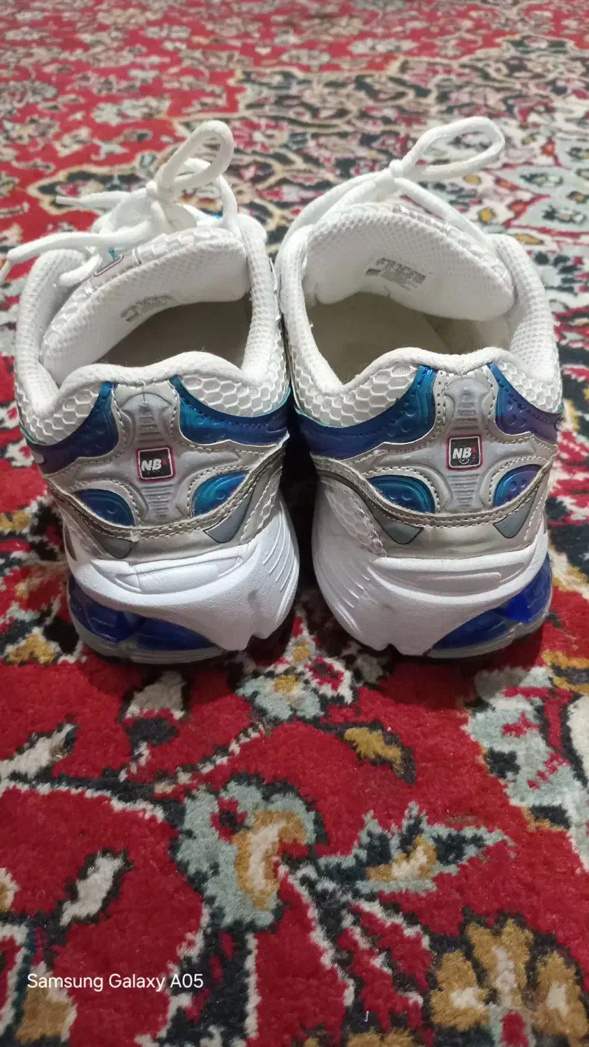 کتانی نو|کیف، کفش، کمربند|قم, چهل درخت|دیوار