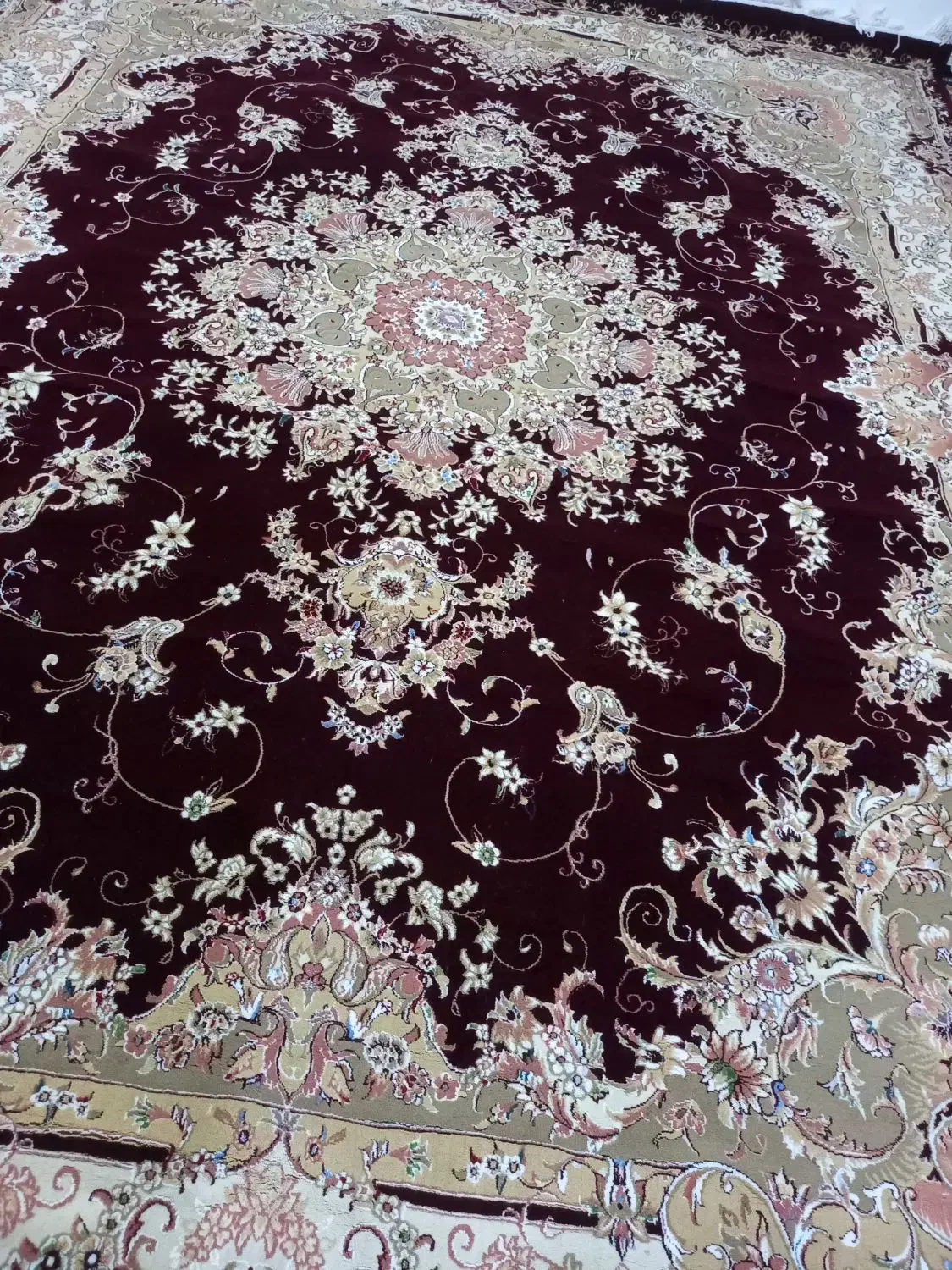 فرش ۱۲متری سالم و خوش رنگ|فرش|اهر, |دیوار