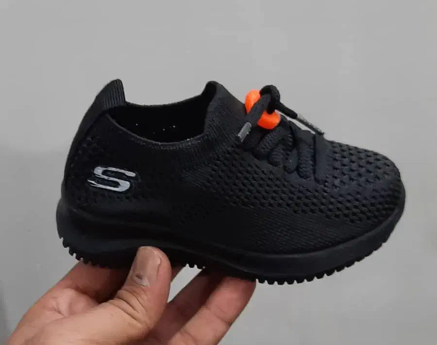 فروش عمده انواع کفش زنانه مردانه بچگانه|عمدهفروشی|کاشان, لتحر|دیوار