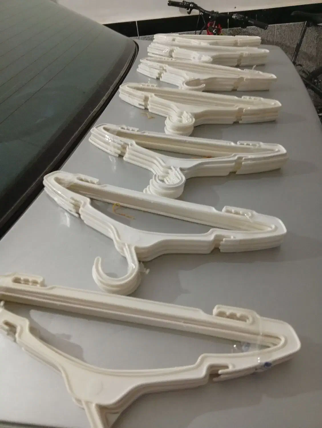 آویز (گیره) لباس|بندرخت و رخت‌آویز|شاهین دژ, |دیوار