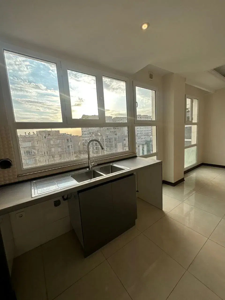 ۷۳ متر فول خوش نقشه ویو ابدی مناسب مجرد