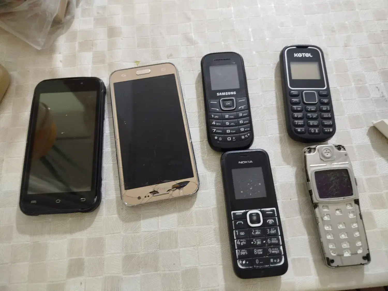 گوشی لمسی و ساده|موبایل|فولادشهر, B4|دیوار