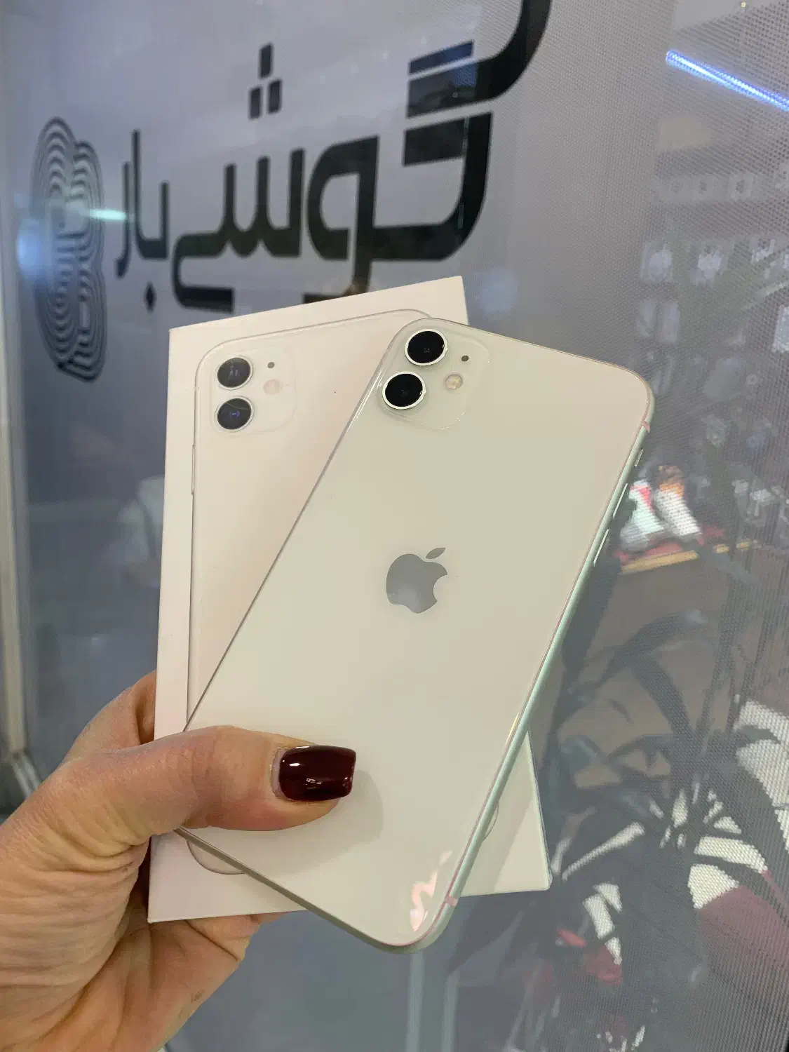 آیفون ۱۱ سفید باتری فابریک ۸۵ درصد بسیار تمیز|موبایل|اصفهان, باغ زرشک|دیوار