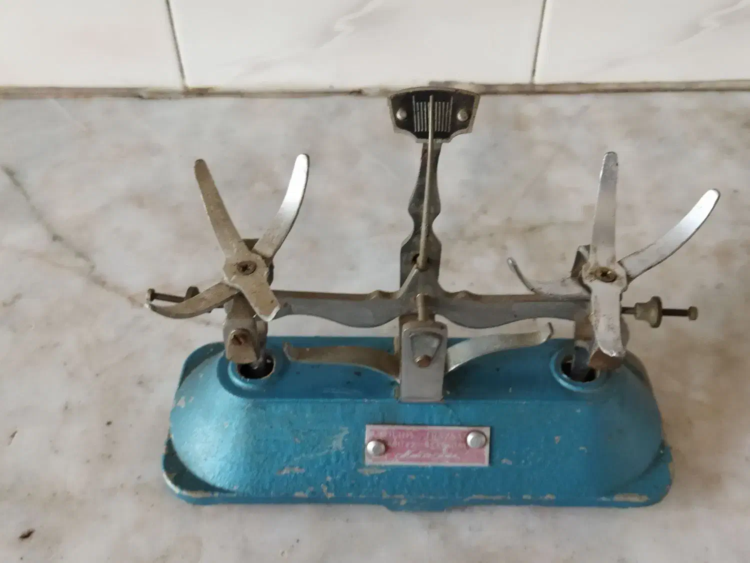 ترازوعتیقه|کلکسیون اشیاء عتیقه|یزد, |دیوار