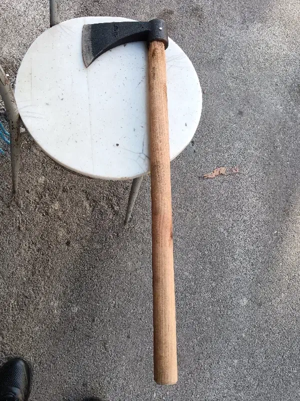 تبر چوب، طبیعت گردی|ابزارآلات|رشت, سعدی (تختی)|دیوار