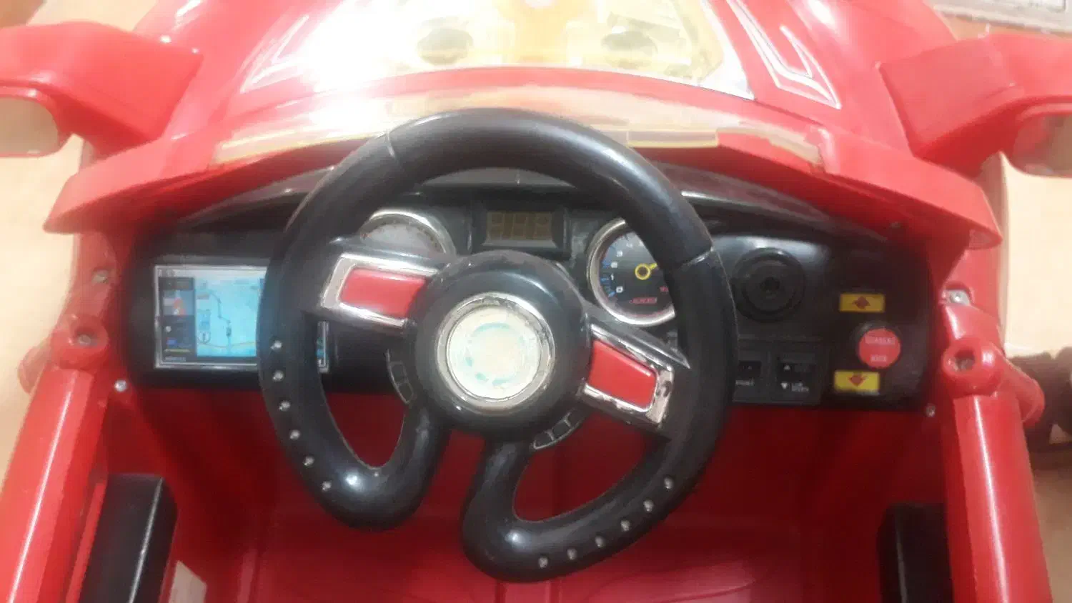 ماشین شارژی|اسباب‌بازی بچه|قم, انسجام|دیوار