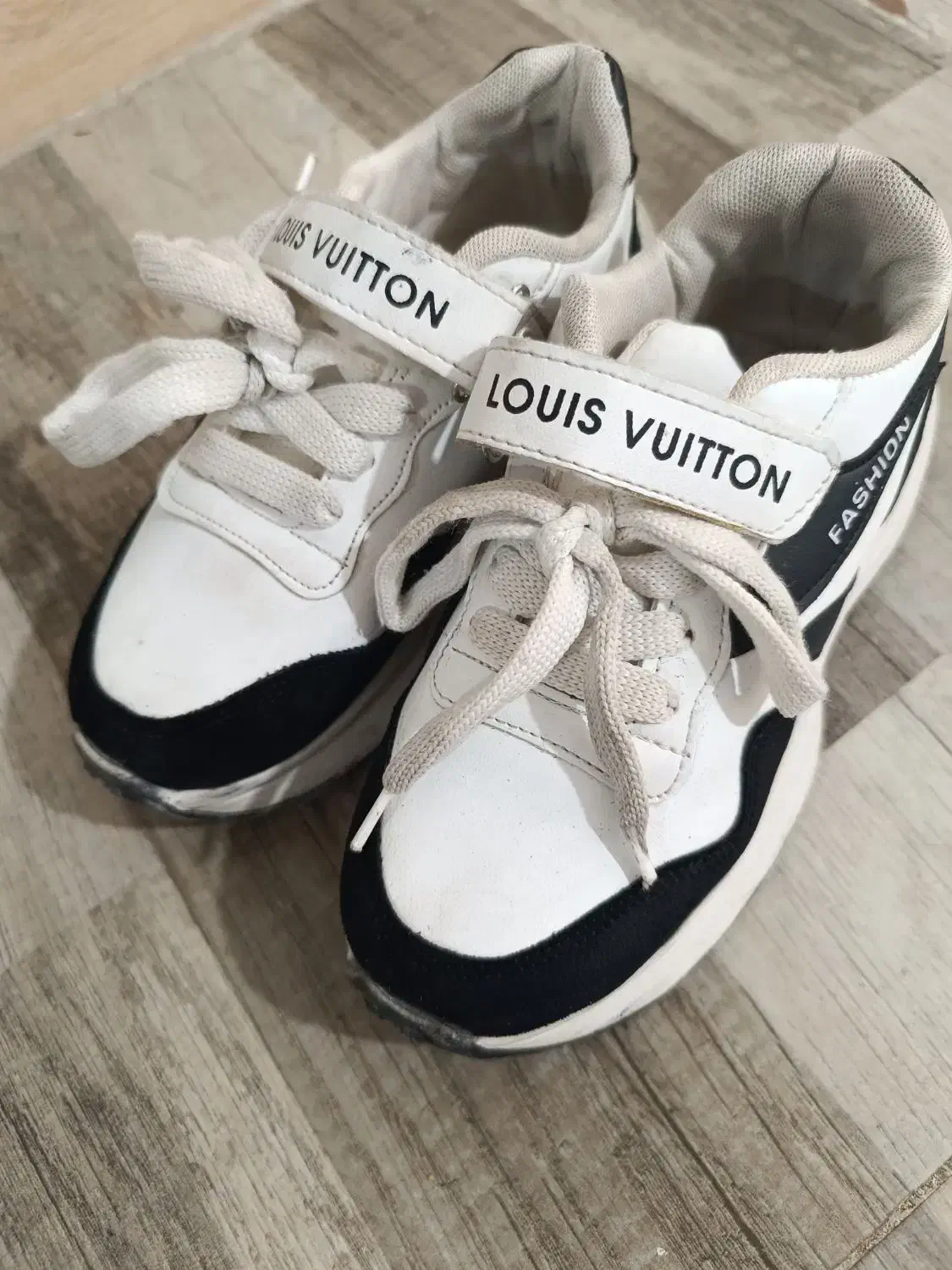 کتونی پسرونه|کیف، کفش، کمربند|اراک, |دیوار