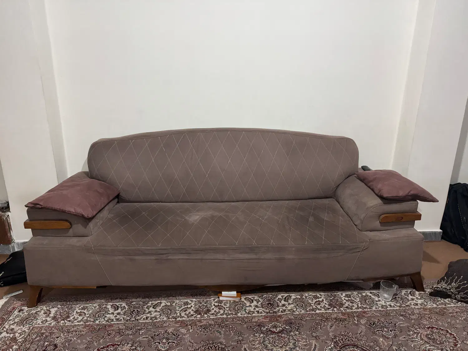 مبل سه نفره|مبلمان خانگی و میز عسلی|رشت, دروازه لاکان|دیوار