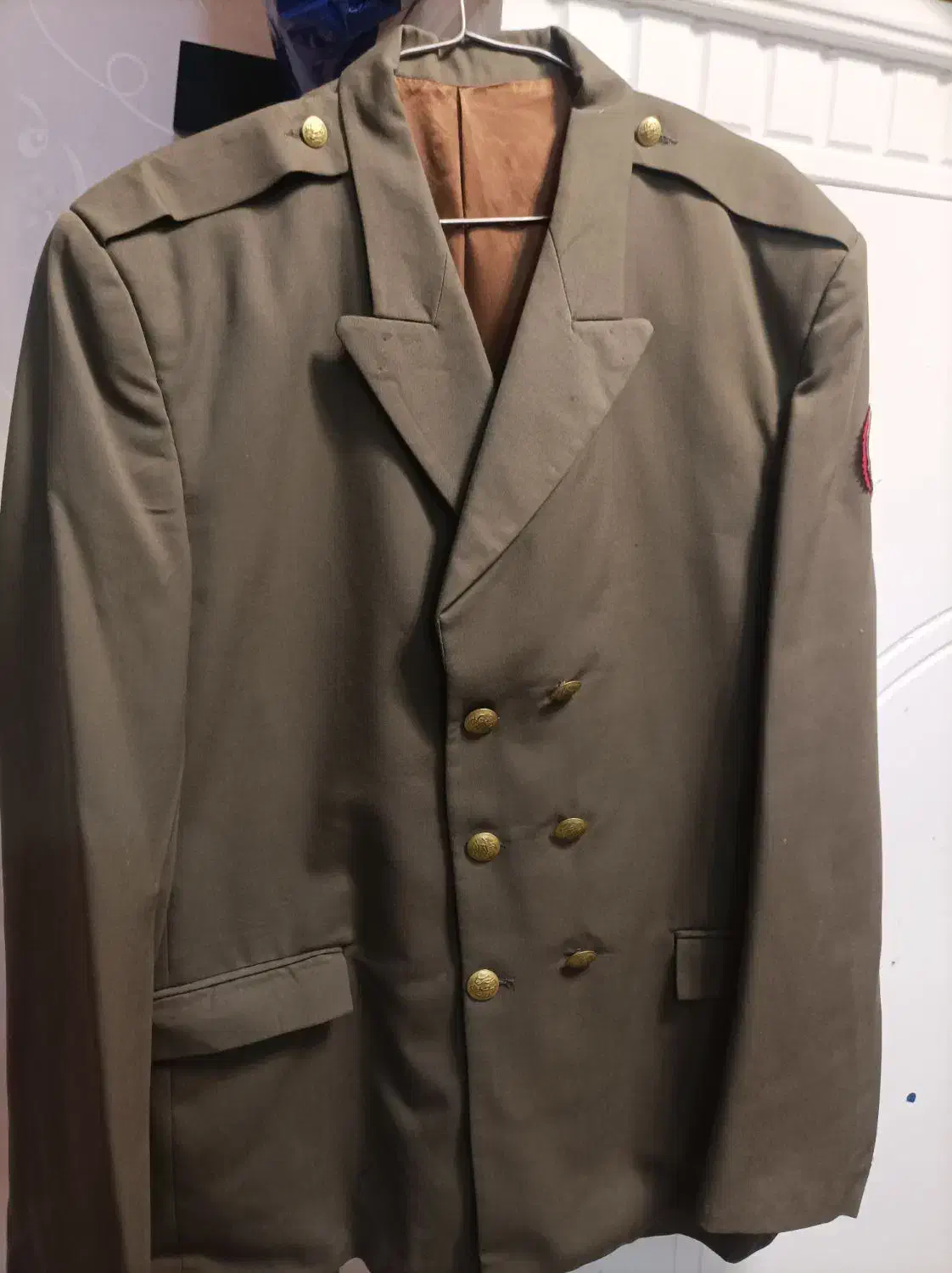 کت و پیراهن نظامی|لباس|گلبهار, شهر جدید گلبهار|دیوار