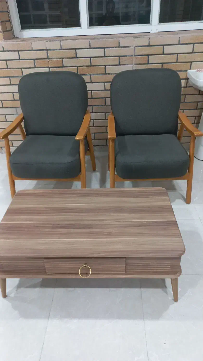 دوتا مبل یکنفره نما چوب فقط همینا موجودن با میز|مبلمان خانگی و میز عسلی|دهدشت, |دیوار