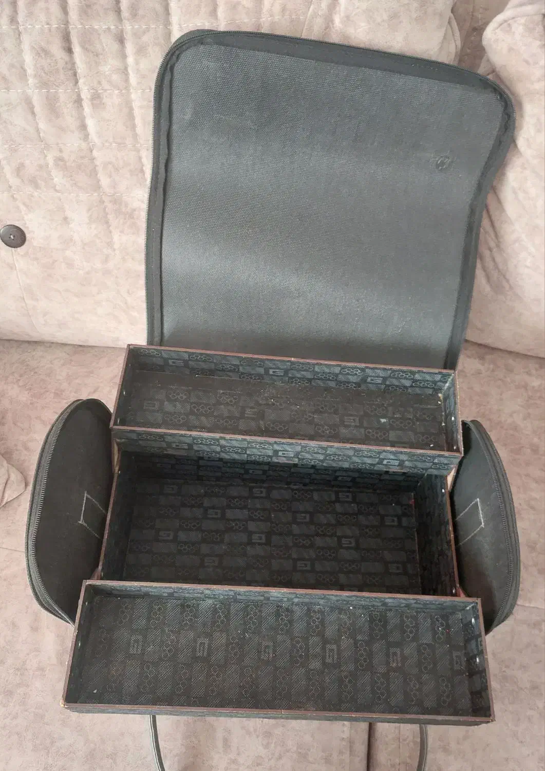 وسایل کاشت ناخن|آرایشگاه و سالن‌های زیبایی|ساوه, |دیوار