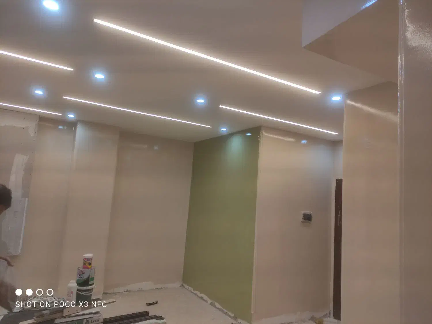 نقاشی ساختمان و لکه گیری گچ نم گیری سرویس با نانو|خدمات پیشه و مهارت|ماهدشت, |دیوار