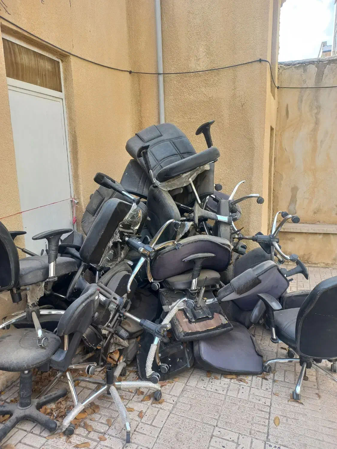 صندلی کهنه|دفتر کار|کرمانشاه, |دیوار