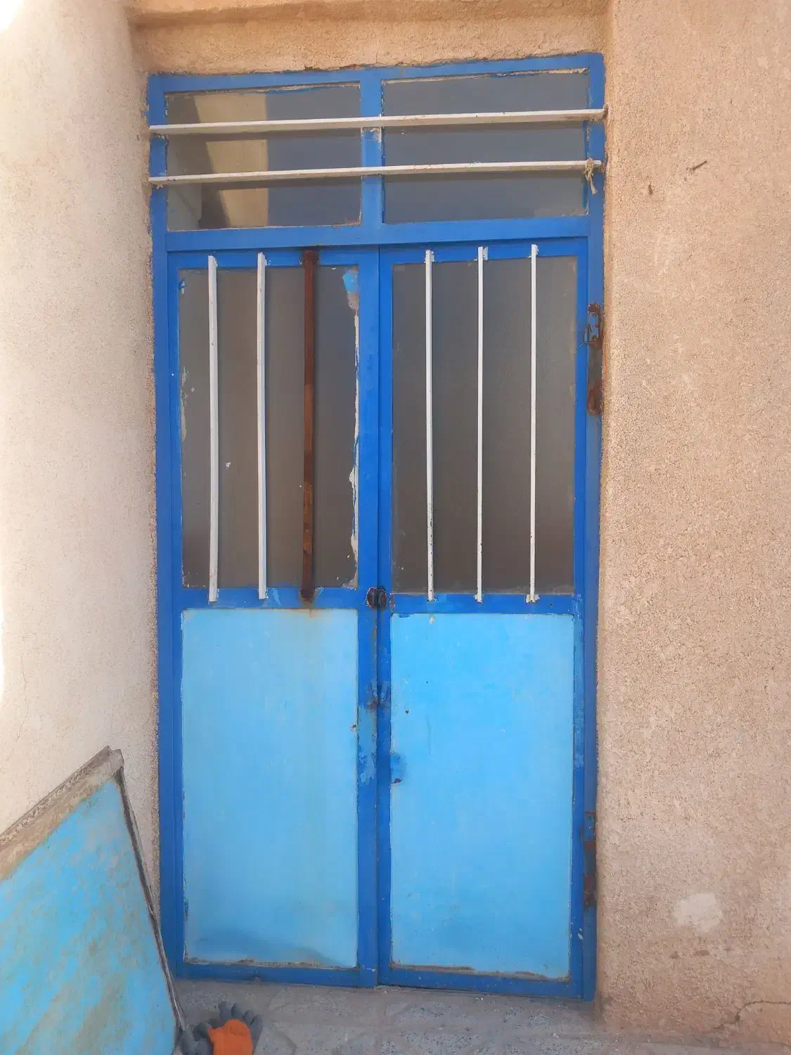 در و پنجره|مصالح و تجهیزات ساختمان|بوژگان, |دیوار