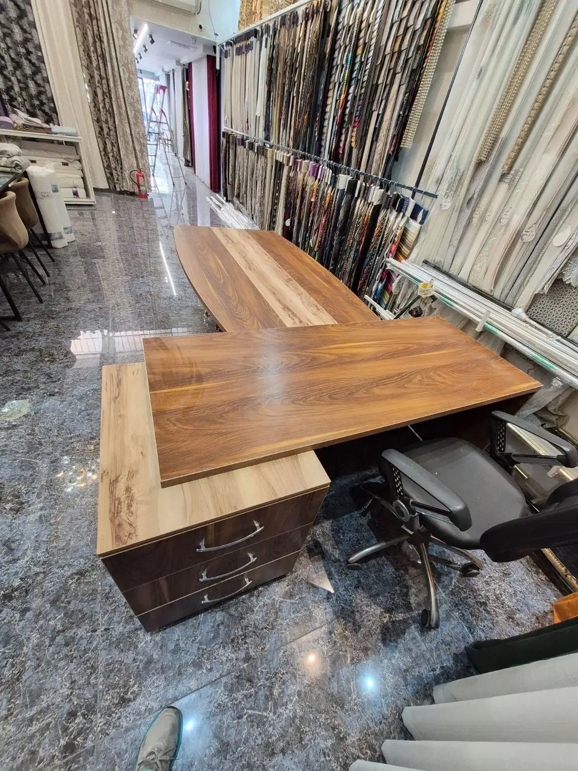 میز مدیریت و میز کنفرانس|دفتر کار|شیراز, اصلاحنژاد|دیوار