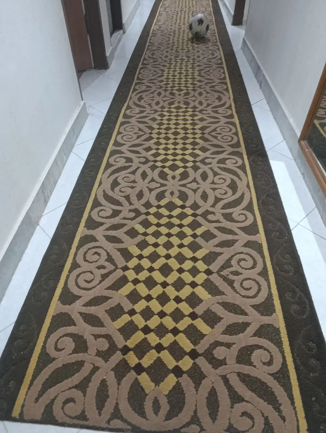 فرش راهرو کاملا سالم یک متر و بیست در شش متر|فرش|بندر انزلی, امامزاده|دیوار