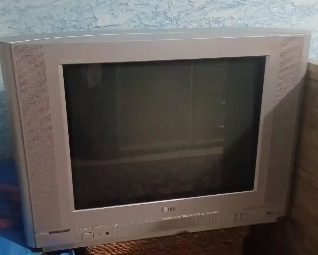 تلویزیون و میز تلویزیون|تلویزیون و پروژکتور|رودهن, |دیوار