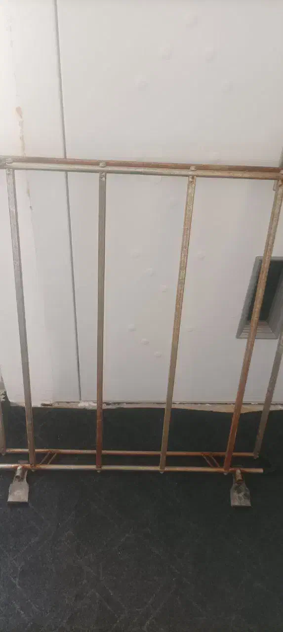 بند رخت|بندرخت و رخت‌آویز|اصفهان, قائمیه|دیوار