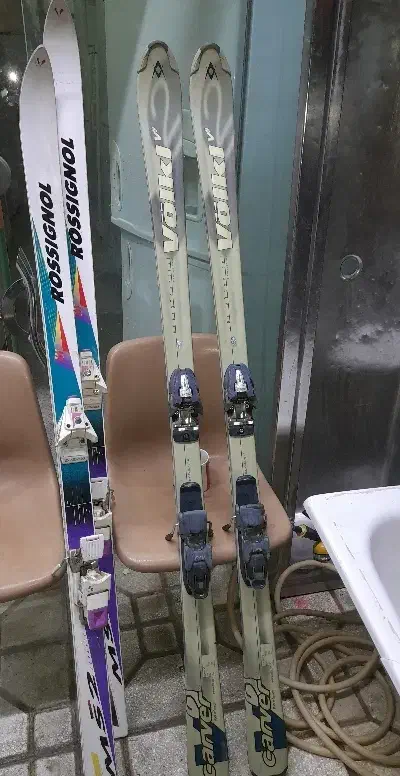 اسکی به همراه چوب اسکی|ورزشهای زمستانی|سبزوار, طبرسی (جعفرآباد)|دیوار