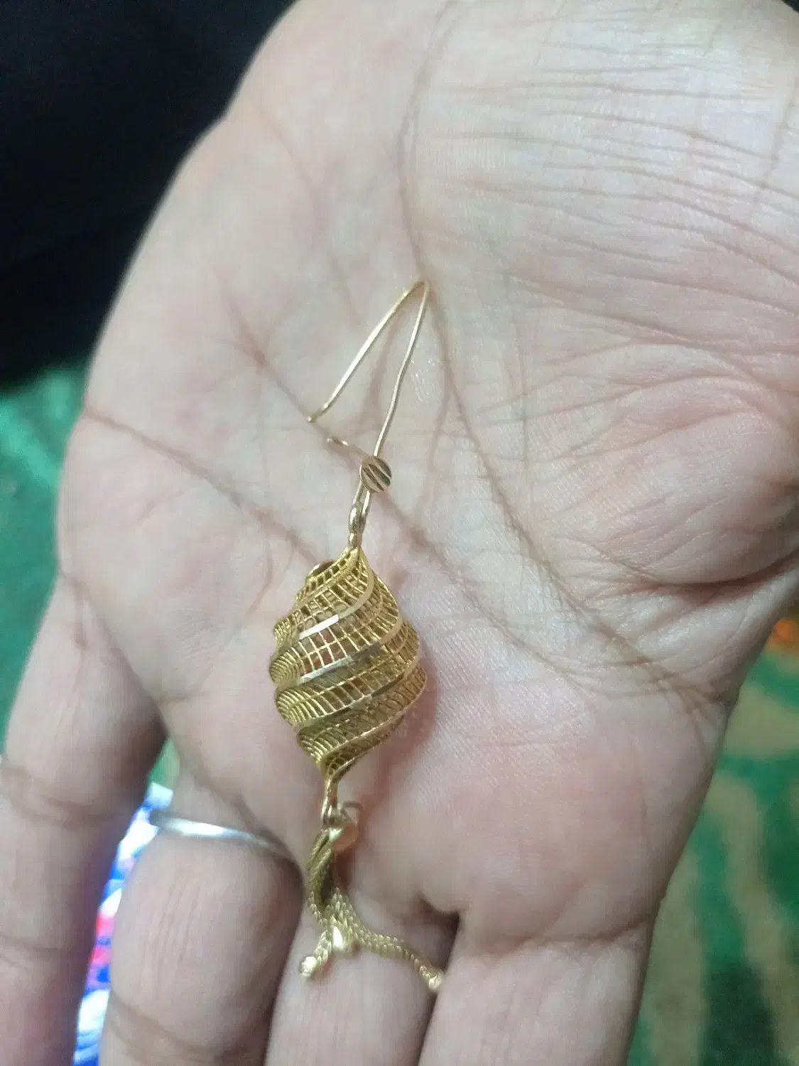 گوشواره گمشده|اشیا|بوشهر, |دیوار