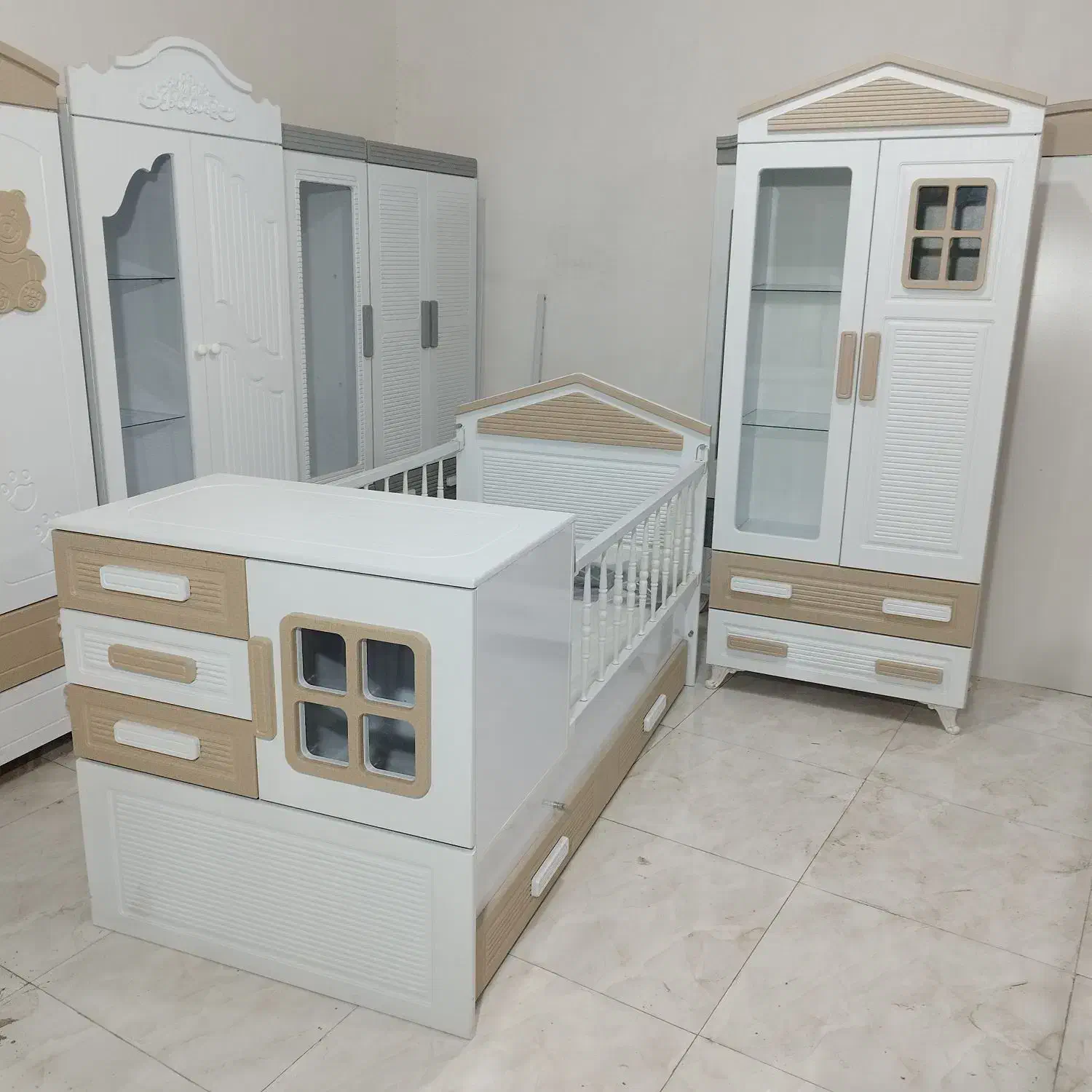 سیسمونی تخت و کمد نوزاد مدل پنجره سفید زیبا کرم|اسباب و اثاث بچه|تهران, یافت‌آباد|دیوار