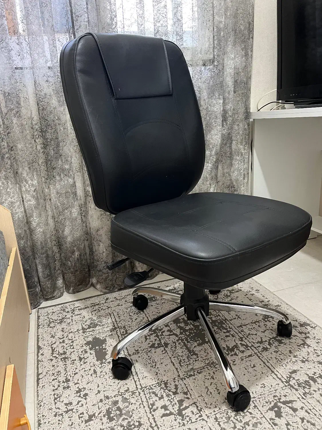 صندلی چرخ داره جک دار|مبلمان اداری|قزوین, |دیوار