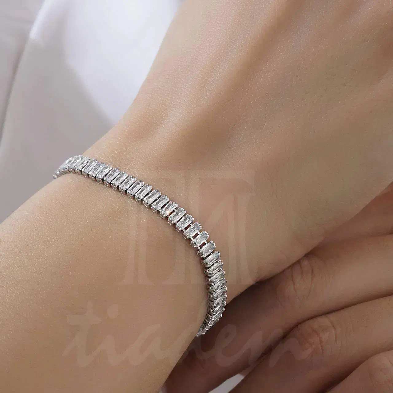 دستبند تنیسی|بدلیجات|شیراز, سینما سعدی|دیوار