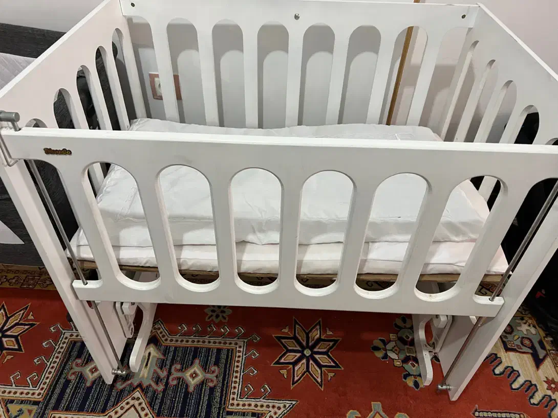 تخت و گهواره در حد نو به کسی که مشکل داره رایگان|تخت و صندلی بچه|کرمانشاه, |دیوار