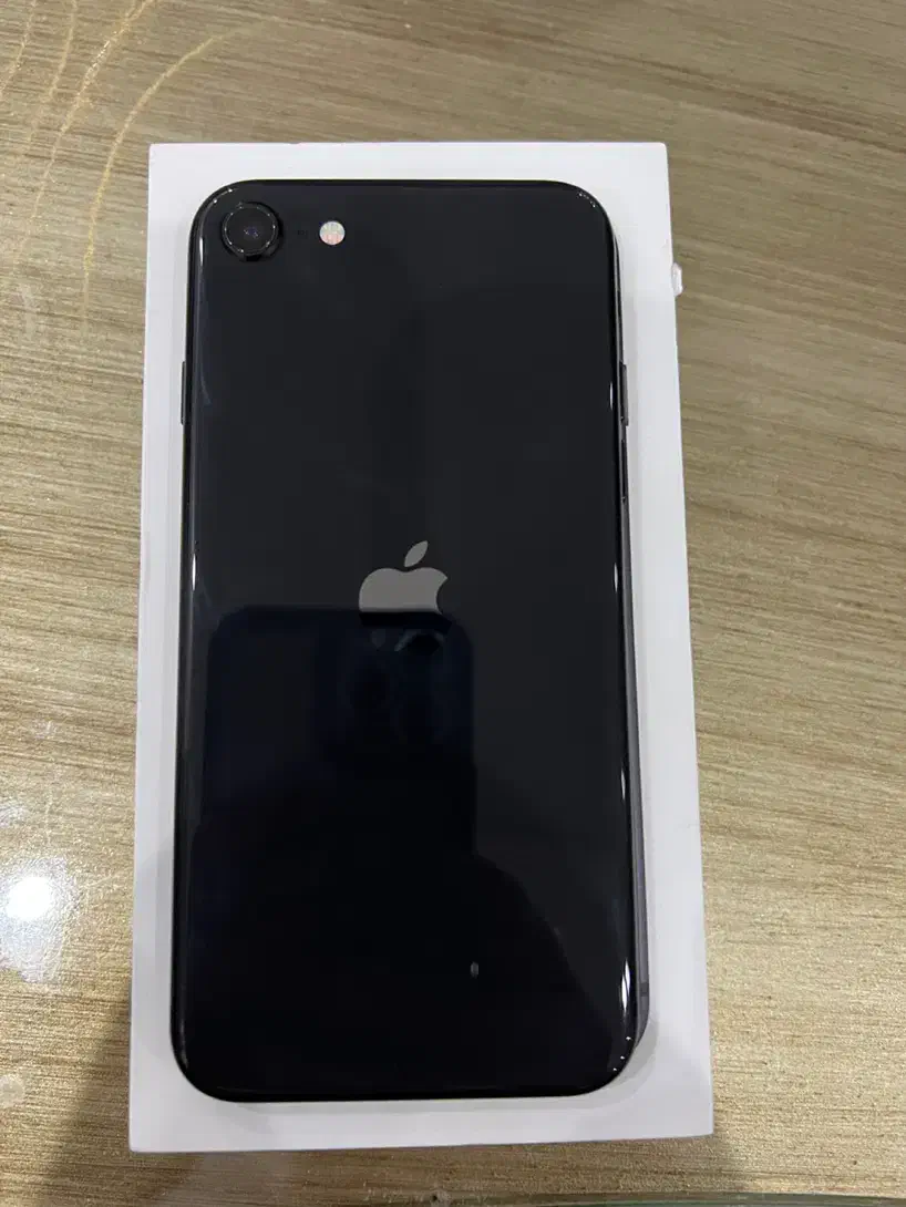Iphone se 2020 128g|موبایل|مشهد, آزادشهر|دیوار