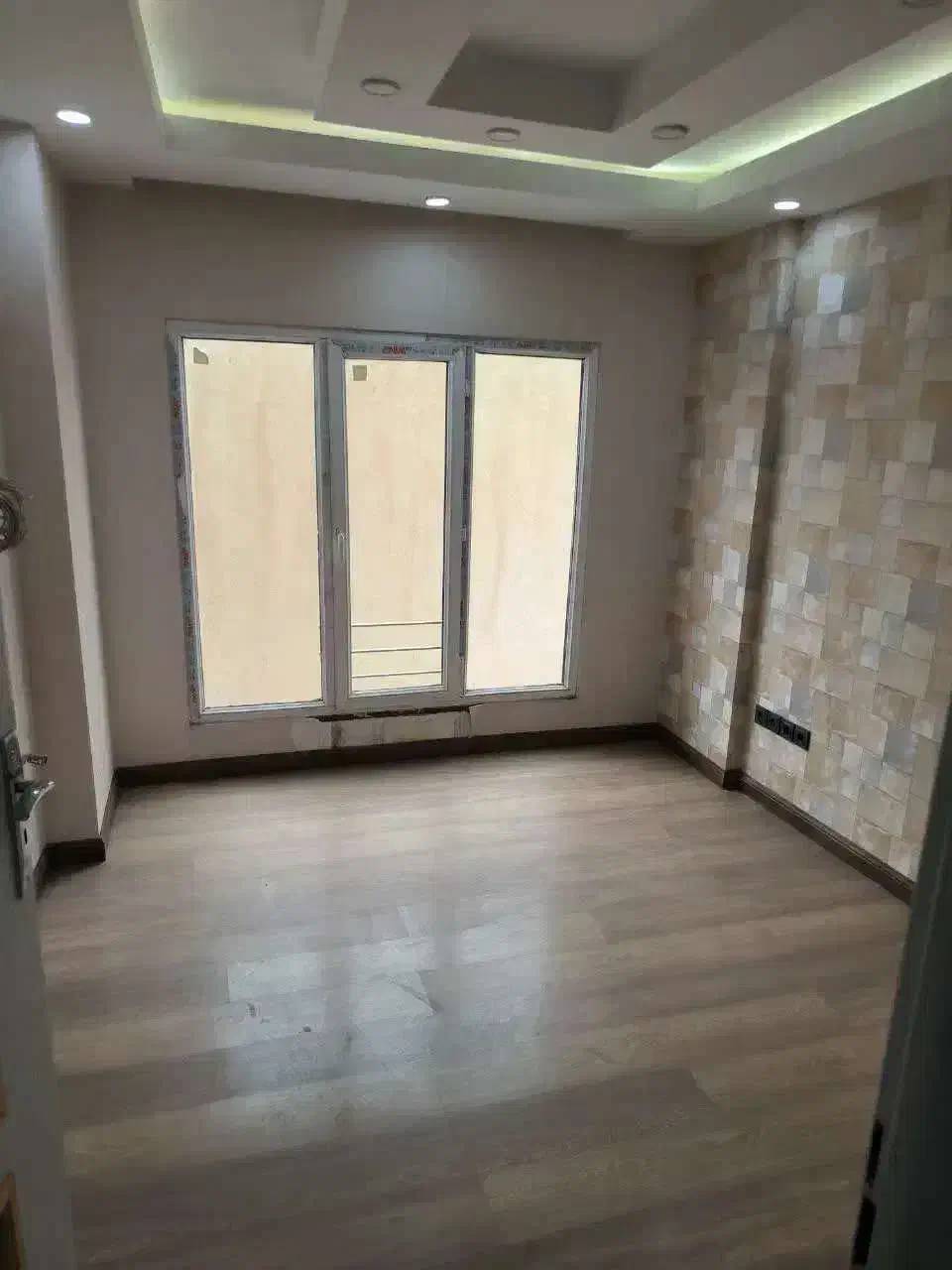 فردوس شمالی بحرخیابان 45متر1 نوساز اتاق اسانسوردار|اجارهٔ دفتر کار، اتاق اداری، مطب|قزوین, |دیوار