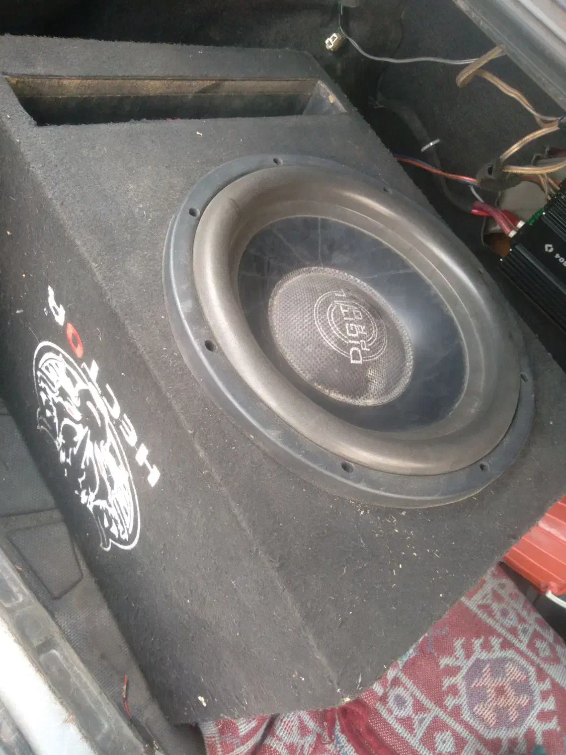 سیستم|صوتی و تصویری|قم, چهل درخت‎|دیوار