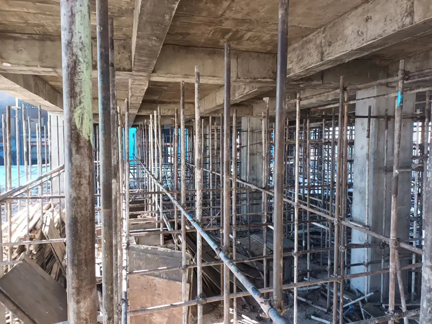 داربست با قیمت مناسب نصب فوری همه روزه|خدمات پیشه و مهارت|تبریز, |دیوار