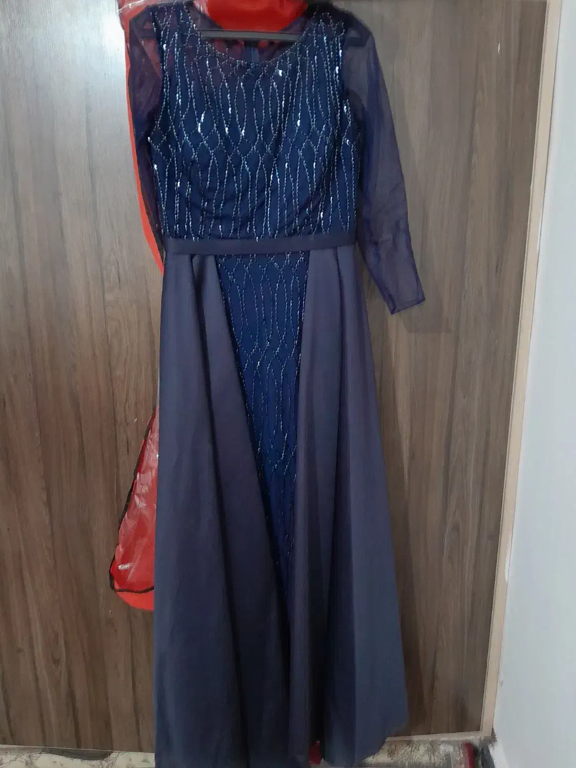 لباس مجلسی|لباس|شوش, |دیوار