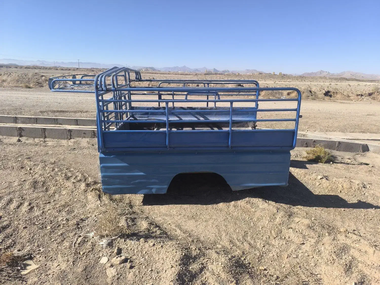 اتاق عقب و باربند|قطعات یدکی و لوازم جانبی|شاهین‌شهر, مورچه خورت|دیوار