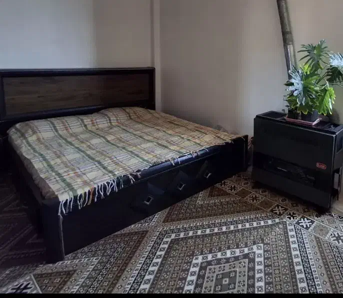 کمد به همراه تخت و عسلی|تخت و سرویس خواب|محمدشهر, همایون ویلا|دیوار