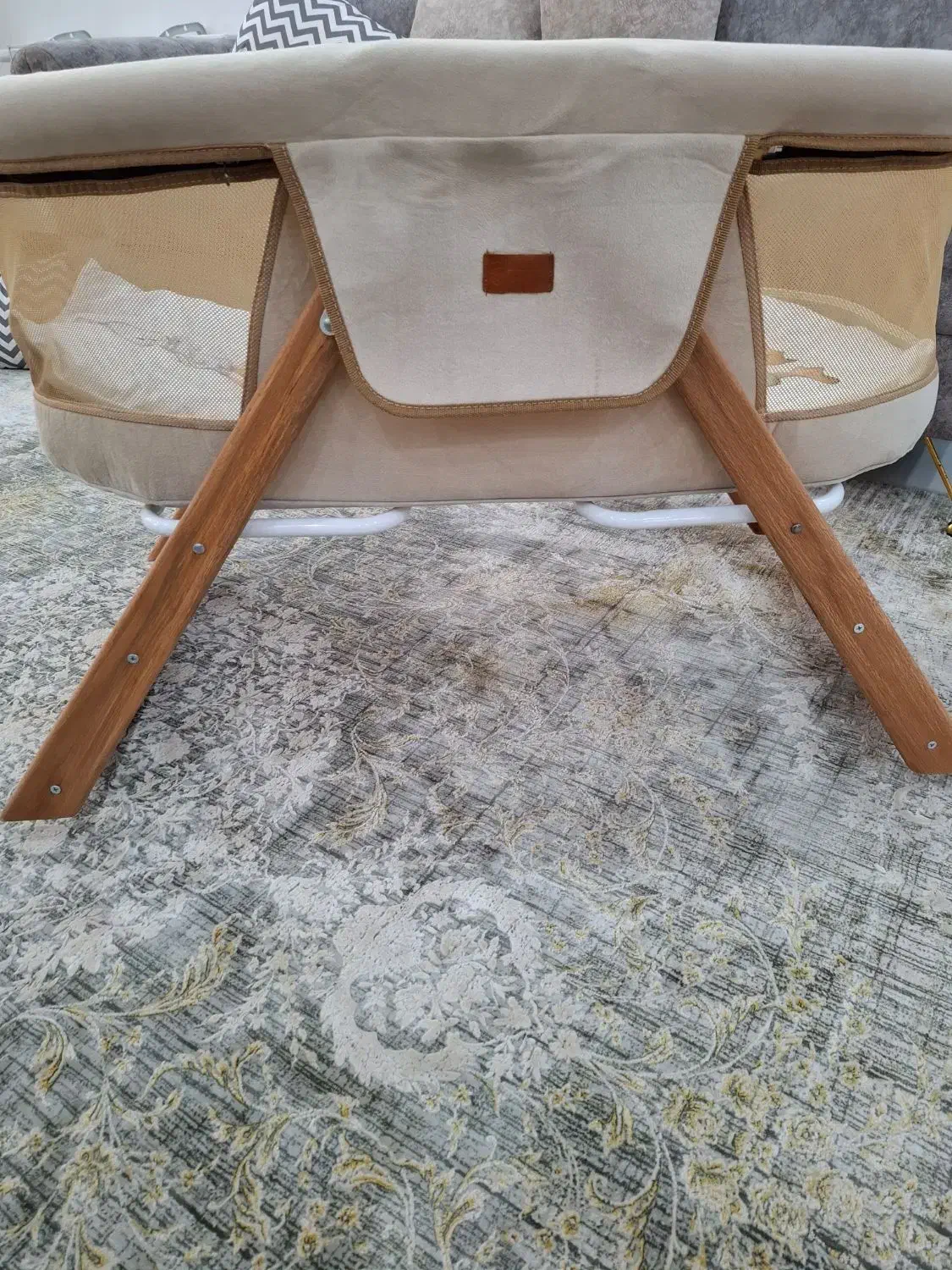 گهواره نوزاد (برند فرهان)|تخت و صندلی بچه|شلمان, |دیوار