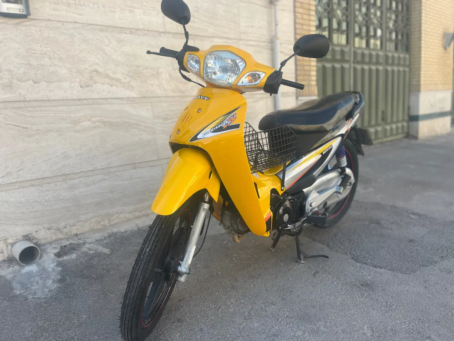 ویوکویر رادیسون|موتورسیکلت|شیراز, آبیاری|دیوار