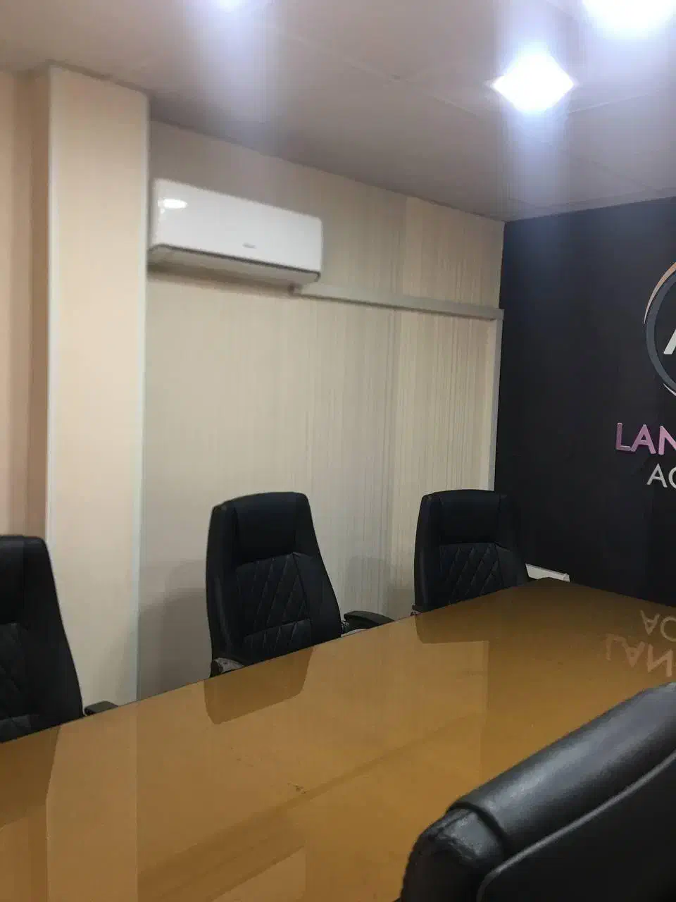 اجاره کلاس در مرکز شهر با امکانات کامل|اجارهٔ کوتاه‌مدت دفتر کار و فضای آموزشی|رشت, آزادگان|دیوار