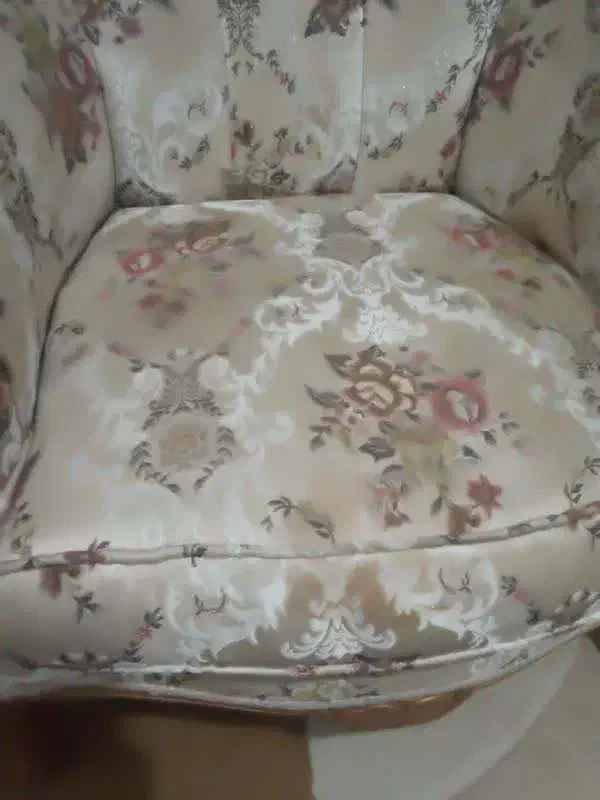 یک مبل سلطنتی شیک همراه عسلی زیبا|مبلمان خانگی و میز عسلی|اسلامشهر, شهرک طالقانی|دیوار