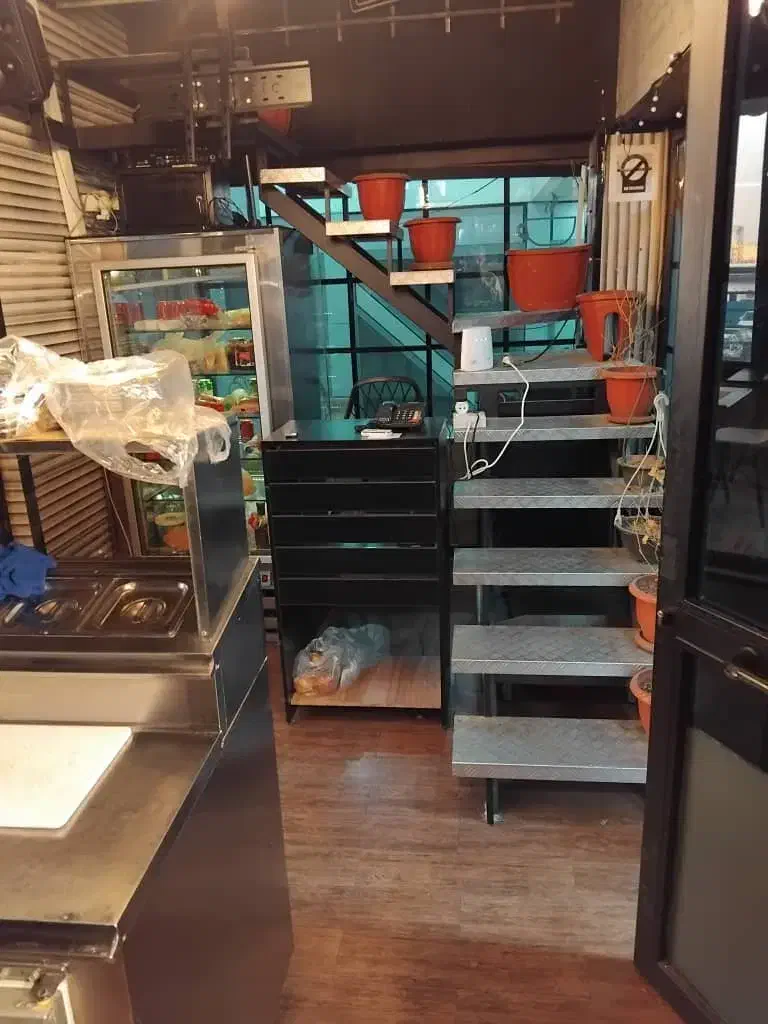 اجاره کافه فست فود با وسایل|اجارهٔ مغازه و غرفه|تهران, صادقیه|دیوار