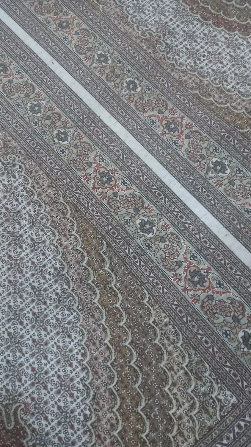 ۳در۴ زمینه کرم قهوهای بافنده تخفیف دارم|فرش|شبستر, |دیوار