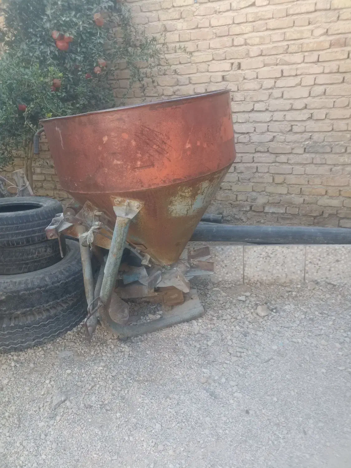 تراکتورمدل87 بیل سه جک با ادوات تیلرباغی کاما10اسب|خودرو سنگین|ششده و قره بلاغ, |دیوار