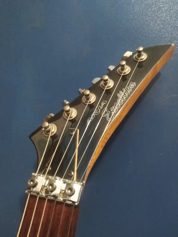 گیتار الکتریک برند Aria|گیتار، بیس، امپلیفایر|رشت, فرزانه|دیوار