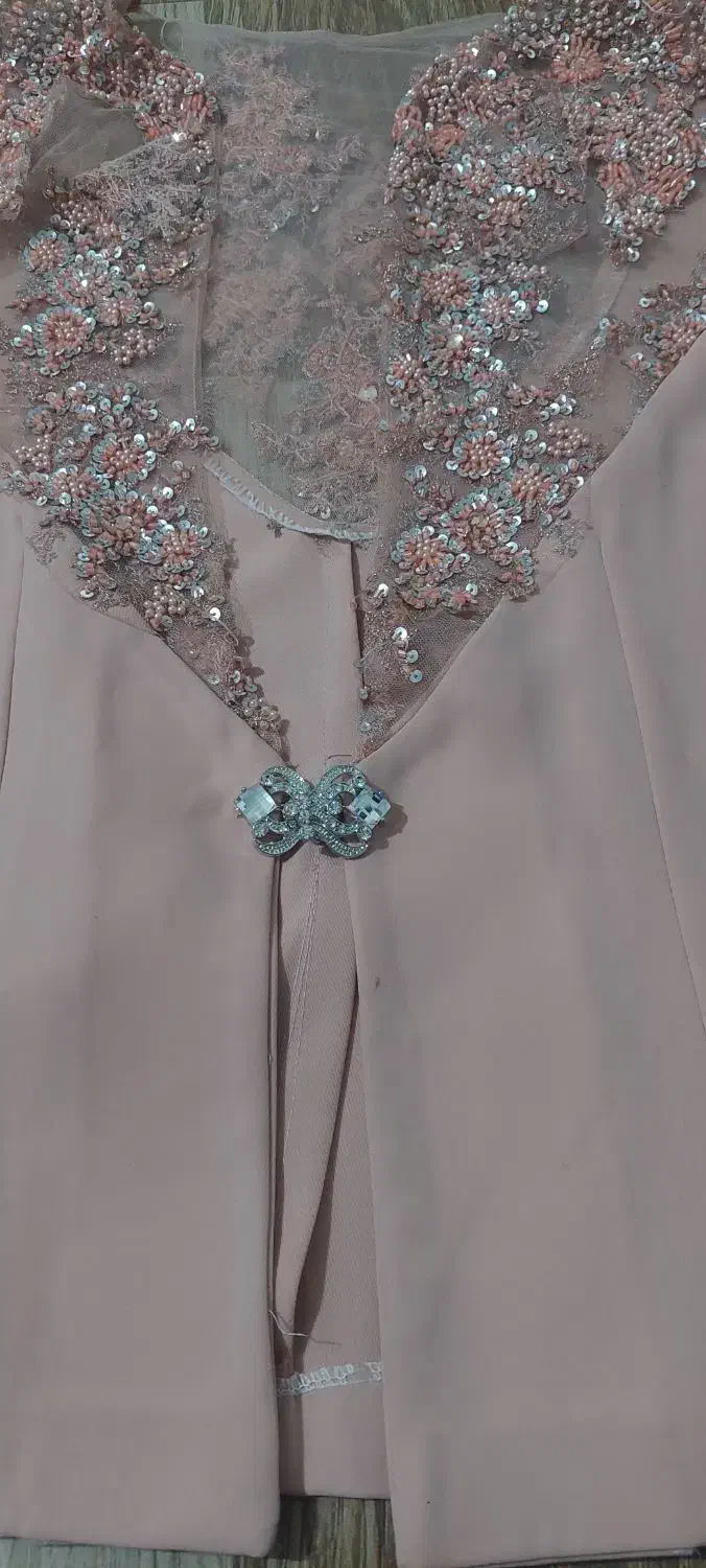 لباس مجلسی.کیف. شال|لباس|بومهن, |دیوار