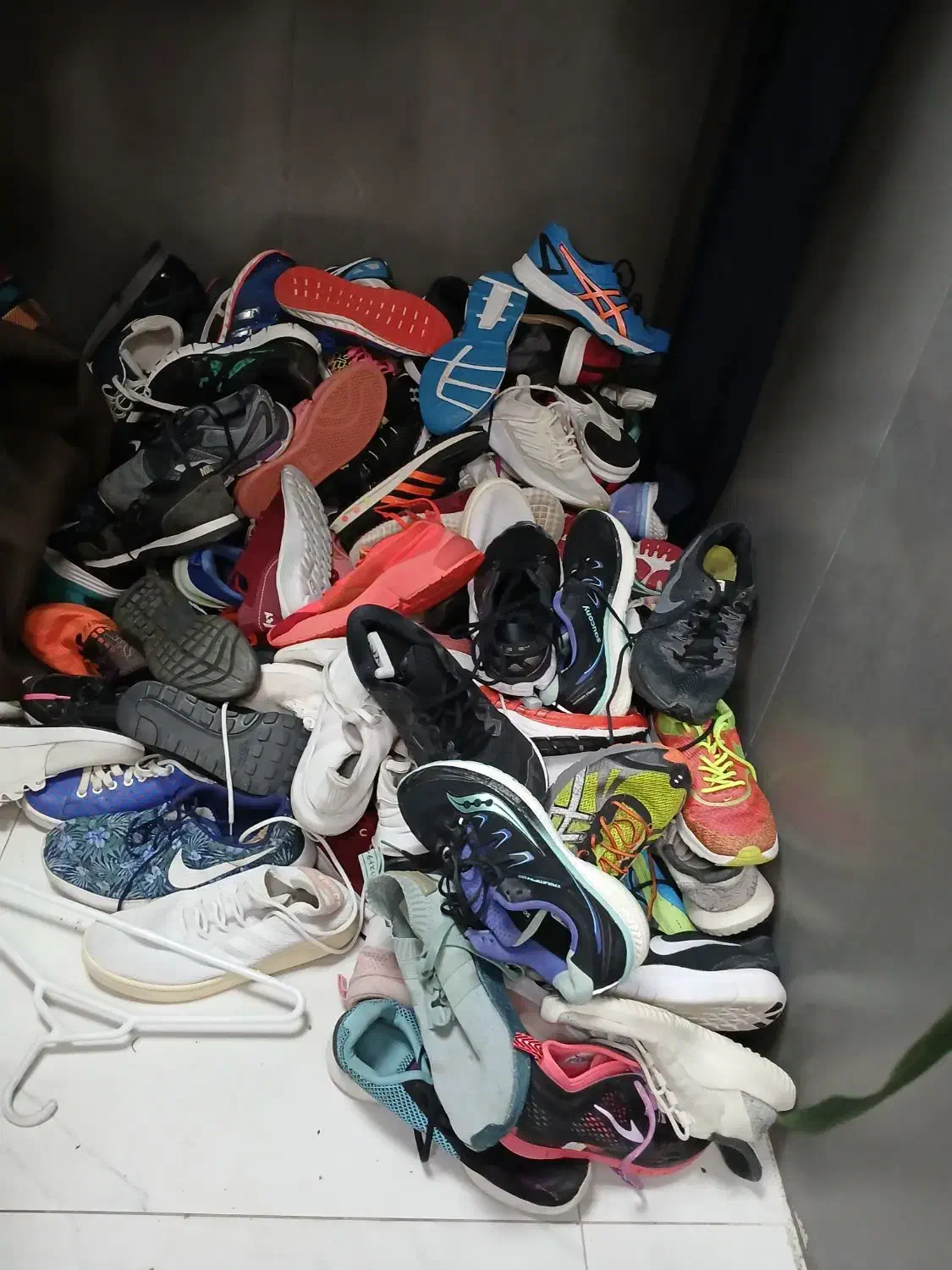 عمده / اورجینال / تانا استوک|کیف، کفش، کمربند|شاهینشهر, فردوسی|دیوار