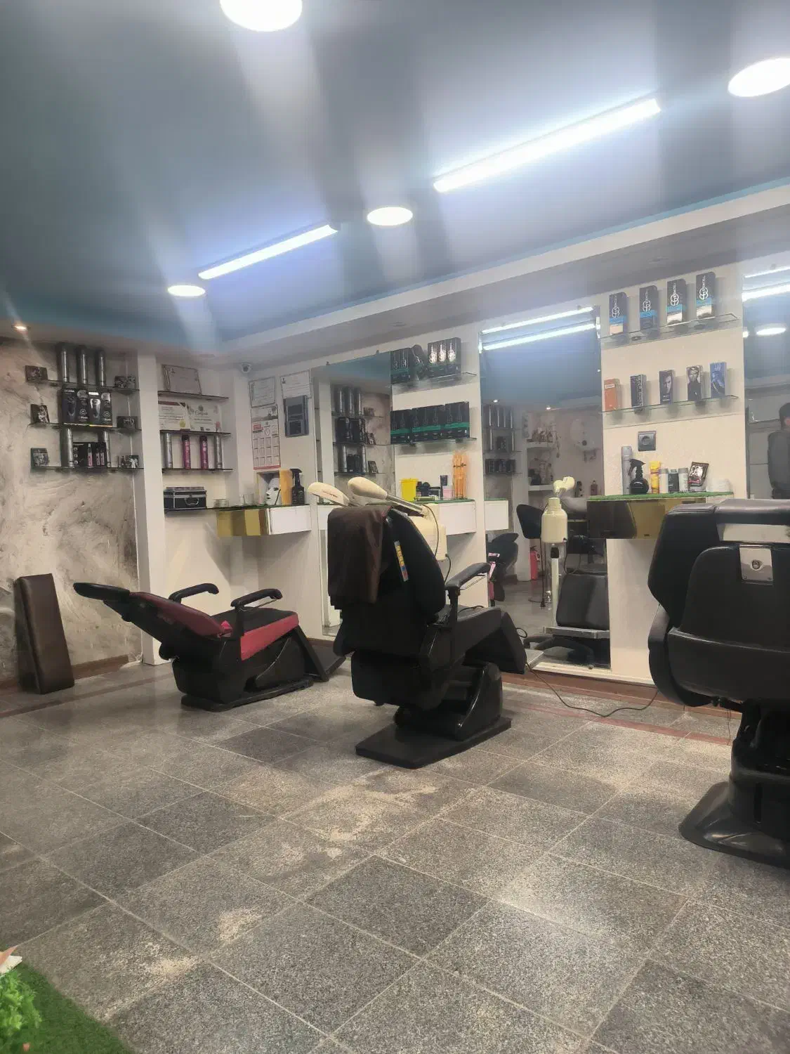 اجاره صندلی آرایشگاه مردانه|خدمات آرایشگری و زیبایی|یزد, |دیوار