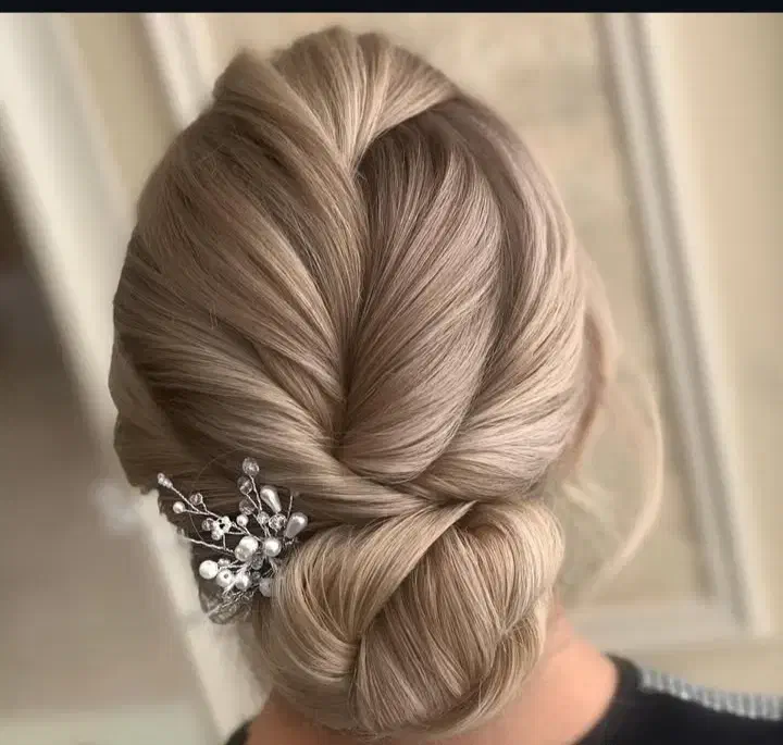 شنیون مو|خدمات آرایشگری و زیبایی|بهار, |دیوار