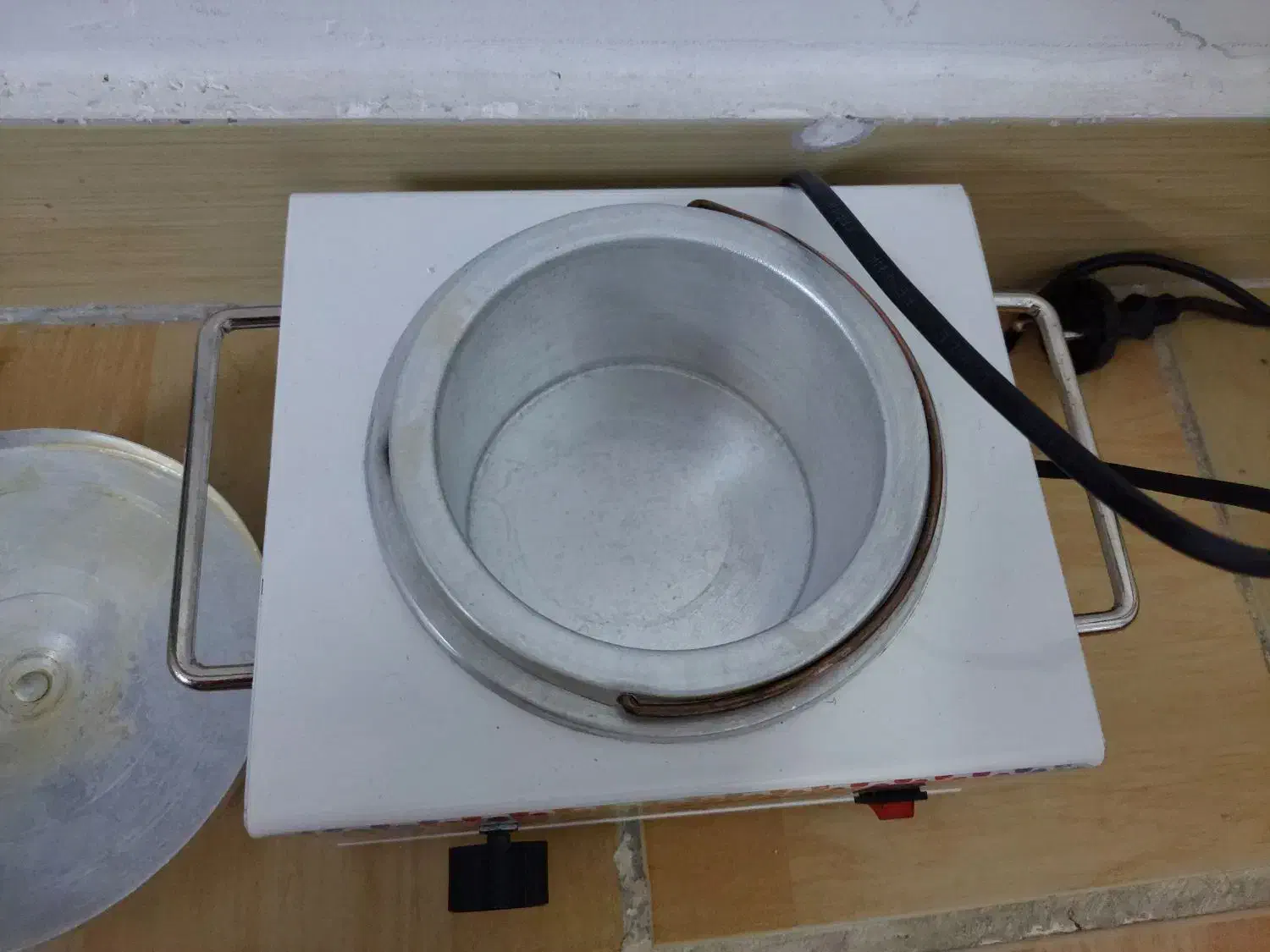 موم گرم کن|آرایشگاه و سالن‌های زیبایی|سمنان, |دیوار