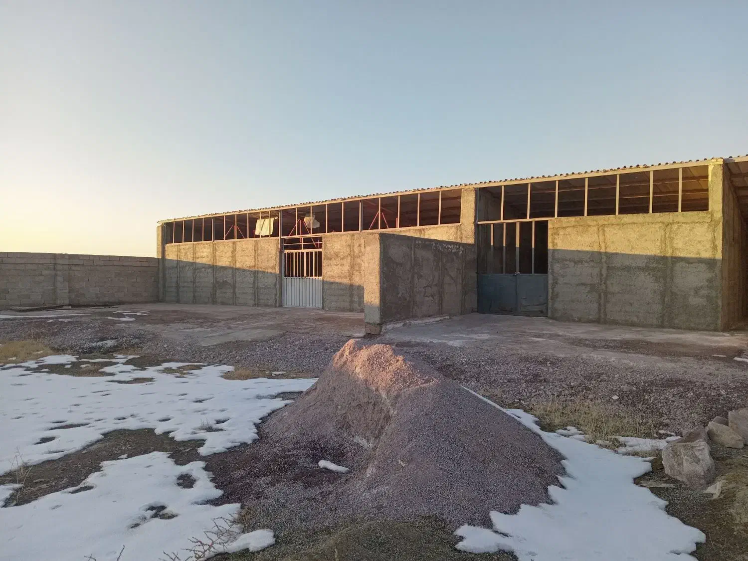 فروش دامداری صد راسی پرواربندی|فروش دفتر صنعتی، کشاورزی، تجاری|نوشین شهر, |دیوار