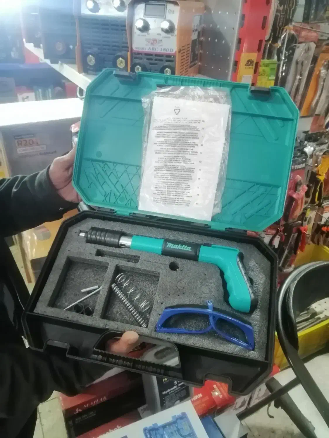 تفنگ میخکوب عصایی برند ماکیتا با لوازم|ابزارآلات|اصفهان, کشاورزی|دیوار